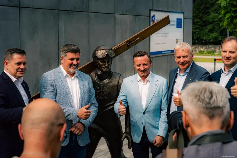 zdjęcie wyróżniające W Wiśle otwarto Beskidzkie Centrum Narciarstwa im. Adama Małysza